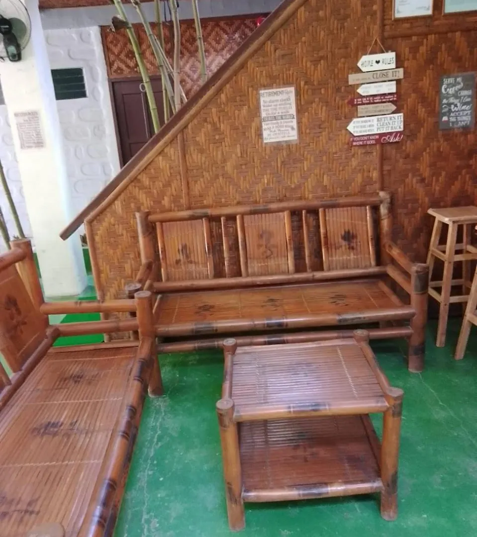 Mischa'S Hostel Dauis