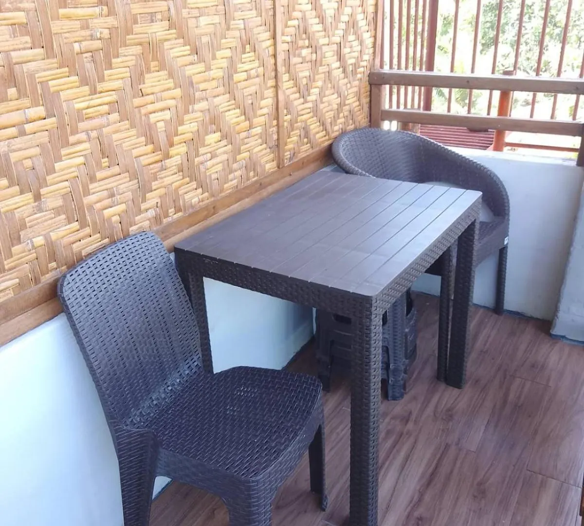 Mischa'S Hostel Dauis