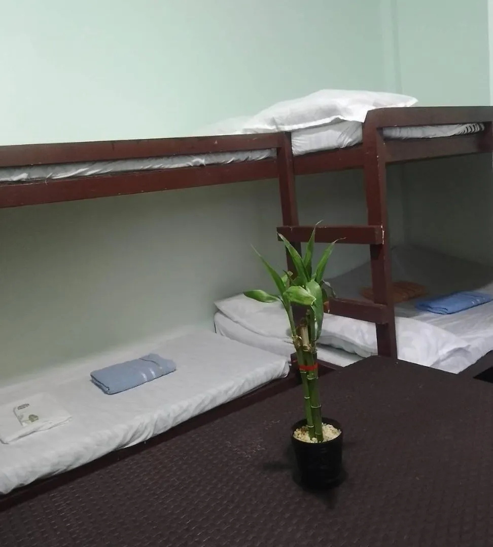 Mischa'S Hostel Dauis