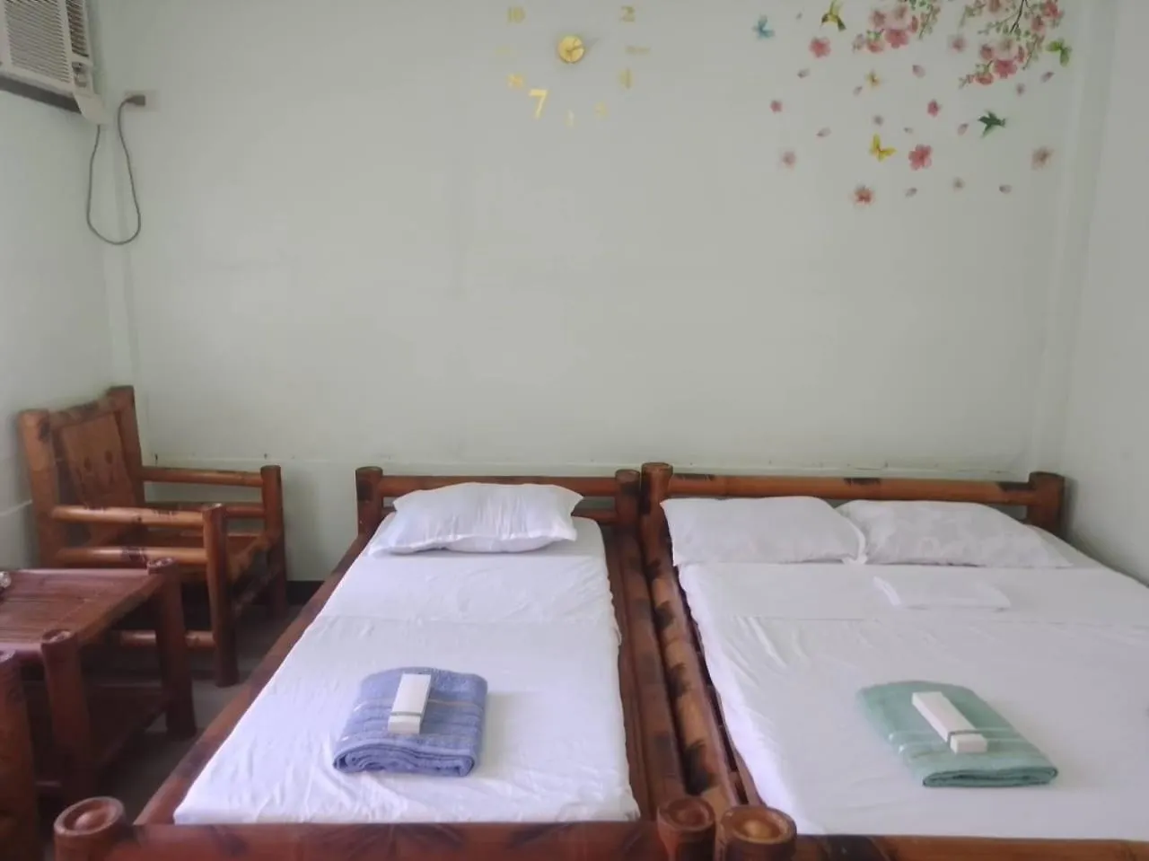 Mischa'S Hostel Dauis