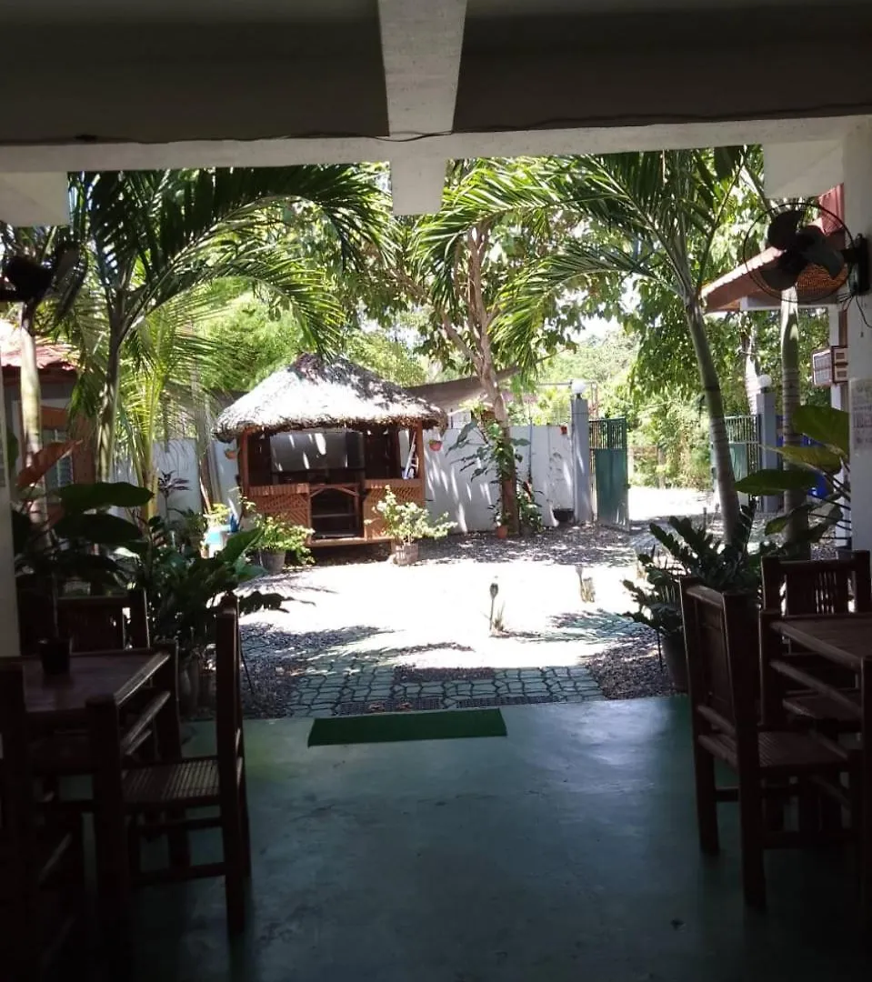 Mischa'S Hostel Dauis