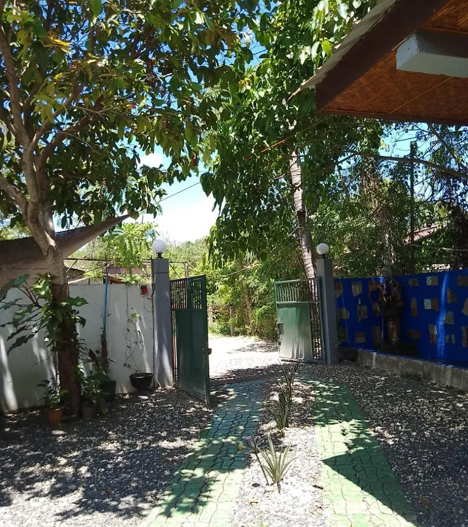 Mischa'S Hostel Dauis