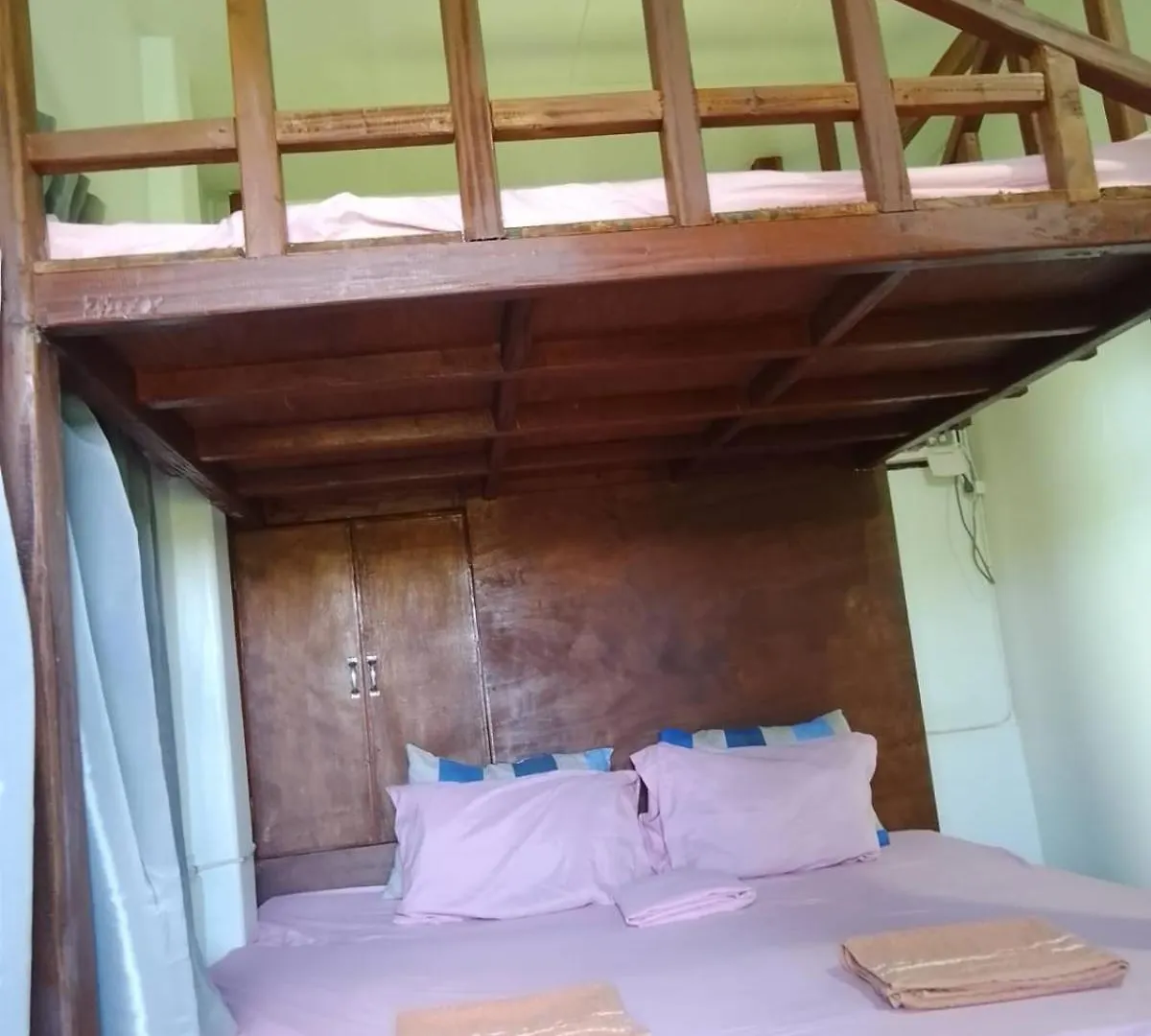 Mischa'S Hostel Dauis