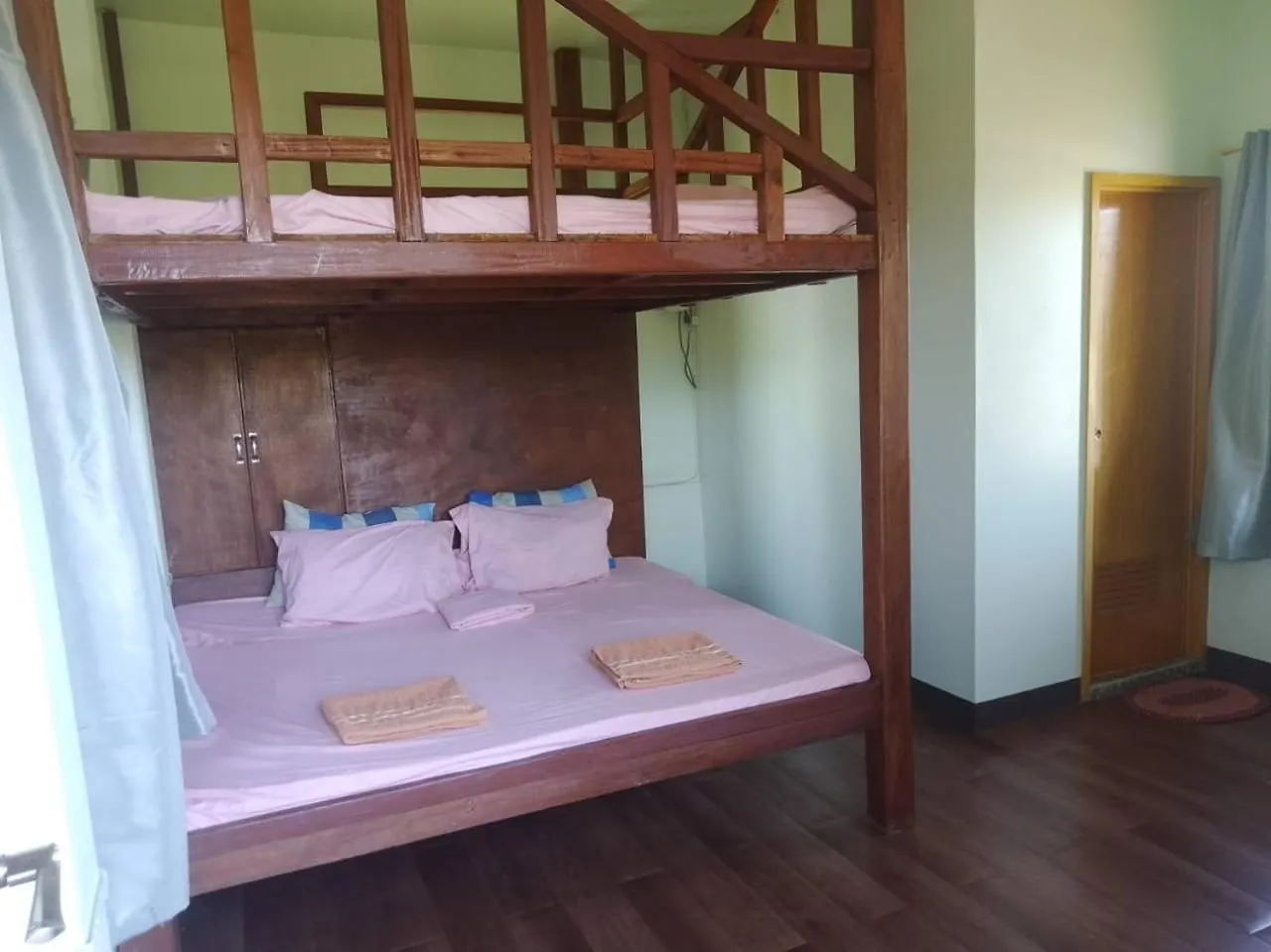 Mischa'S Hostel Dauis 0*,