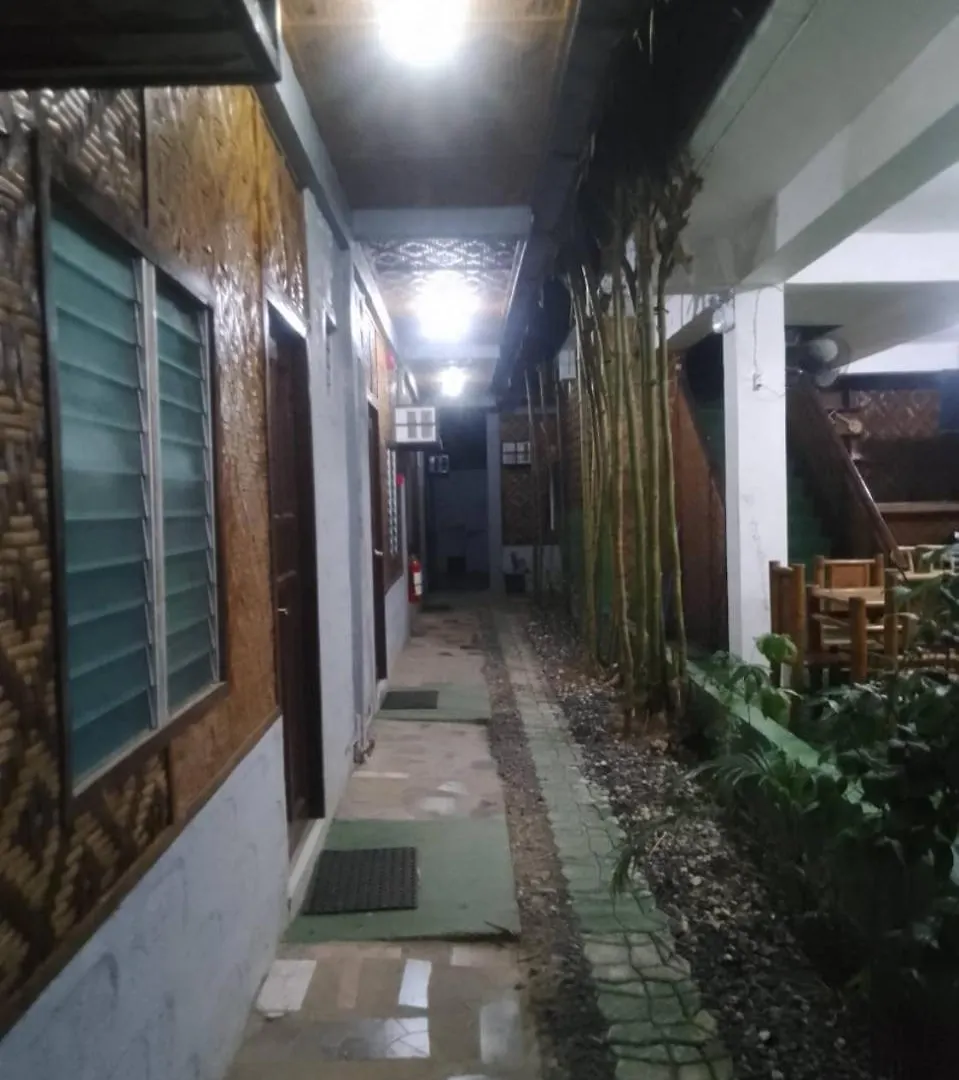 Mischa'S Hostel Dauis